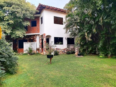 EN VENTA TRES RESIDENCIAS EN BARRIO JARA - INVERSION 