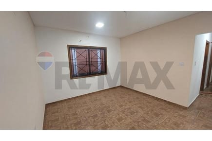 CASA EN ESQUINA CON SALÓN COMERCIAL EN SAN ANTONIO