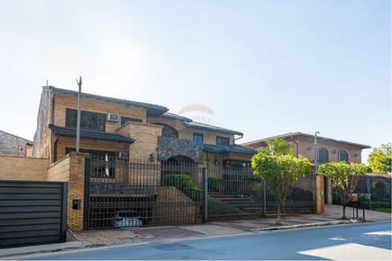 HERMOSA RESIDENCIA EN ASUNCIÓN - Bo. MBURUCUYA