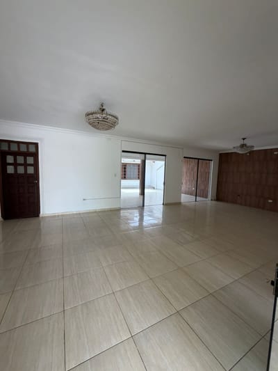 HERMOSA CASA EN ALQUILER CON 5 DORMITORIOS