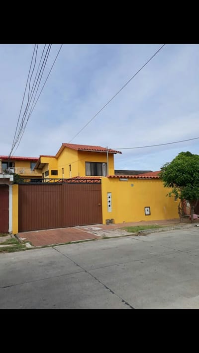 VENTA DE CASA EN 4TO ANILLO FERIA BARRIO LINDO