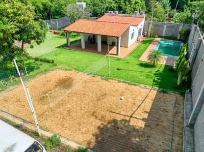 VENDO HERMOSA Y AMPLIA PROPIEDAD EN LIMPIO A 50 MTS DE GRAL AQUINO