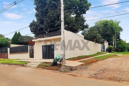 Casa de 2 dormitorios con Salón Comercial