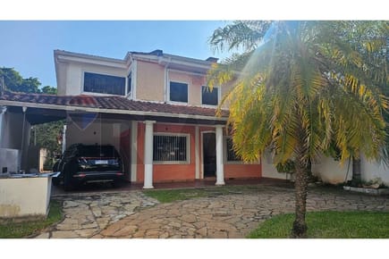 VENDO AMPLIA CASA EN NAZARETH
