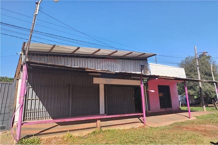 Vendo Propiedad en esquina Luque Mora Kue