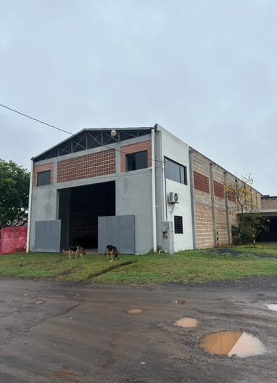 Alquilo Tinglado de 550 m2 en Villa Hayes 