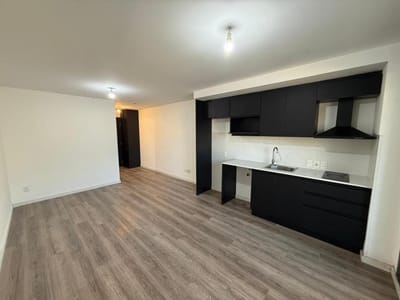 Venta monoambiente al frente y con balcón en La Blanqueada. Con renta.