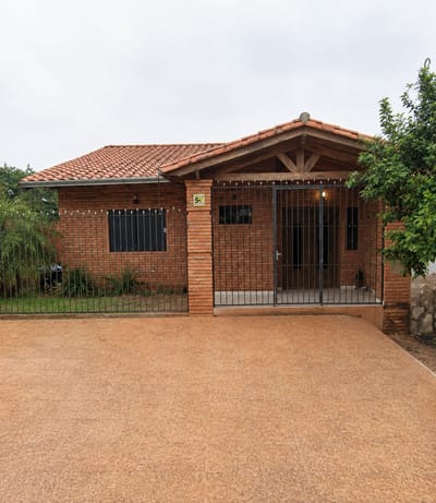 Alquilo Casa de 3 dormitorios en Luque – Gs. 5.500.000