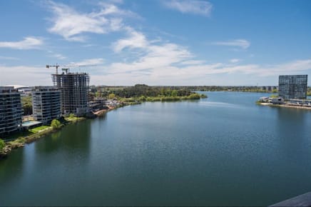 Apartamento a estrenar de 1 dormitorio en venta co vista al lago en Cala del Yacht