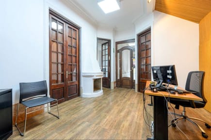 Casa con destino oficina en alquiler en muy buena zona de Buceo con cocheras