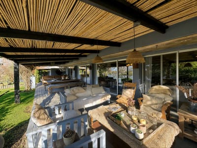 Casa frente al lago en Lomas de La Tahona con vistas únicas
