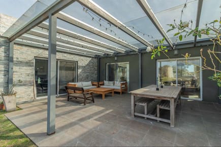 CASA DE UNA PLANTA CON FONDO AL GOLF Y PISCINA CLIMATIZADA EN ALTOS DE LA TAHONA