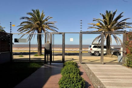 Monoambiente con patio frente al mar en Malvín