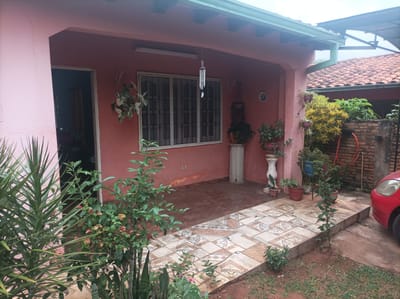 VENDO CASA AMOBLADA, SOBRE CALLE EMPEDRADA