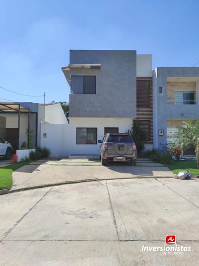 CASA EN VENTA DE 2 PLANTAS