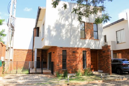 Dúplex Moderno en Loma Merlo: Confort sobre Asfalto