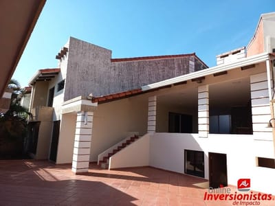 CASA EN VENTA DE 2 PLANTAS EXCELENTE UBICACIÓN