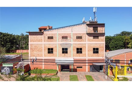 Vendo edificio sobre la Avenida Las residentas