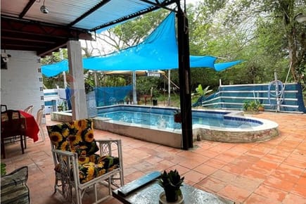 VENDO CASA A REFACCIONAR EN YPACARAI CONDOMINIO MIRALAGO