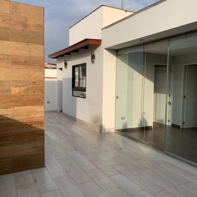 Exclusivo penthouse duplex con terraza sin amoblar