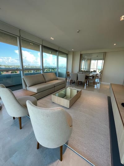 *Exclusivo departamento amoblado de 3 habitaciones en Edificio Eminent* 