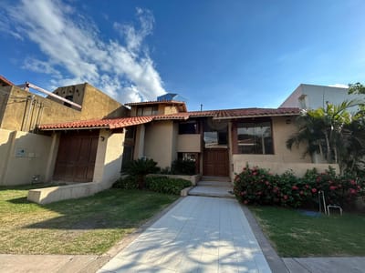 CASA EN ALQUILER - BARRIO NORTE 