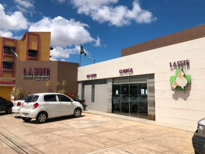 Casa en venta con espacio comercial segundo anillo