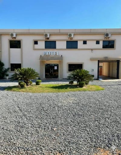 Hotel en Venta – Inversión Activa y Expansible en Ubicación Estratégica