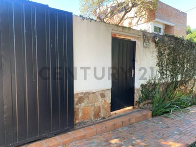 EN VENTA CASA A REFACCIONAR EN BARRIO MBURUCUYA