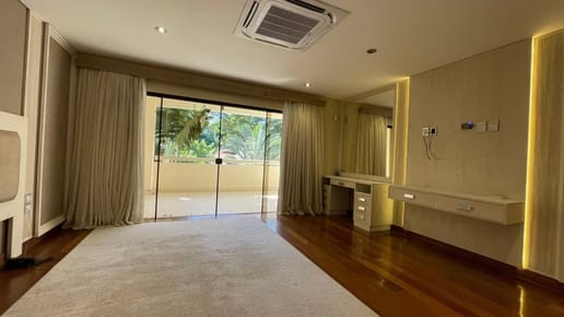 AMPLIA RESIDENCIA CON 5 SUITES A PASOS DEL SHOPPING DEL SOL