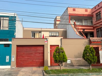 CASA FRENTE A PARQUE EN VENTA – SALAMANCA | CERCA AL JOCKEY PLAZA