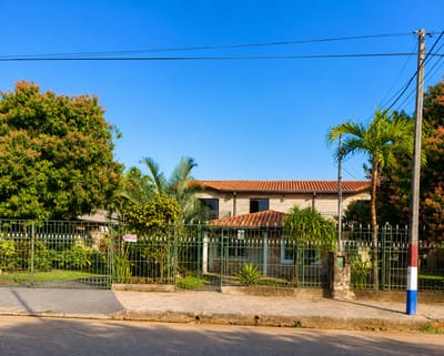 Vendo Casa en Limpio | 1.440 m² | 4 Terrenos | Zona Céntrica