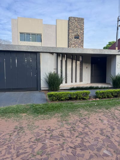 SAN LORENZO, ZONA PALACIO DE JUSTICIA, EN VENTA, CASA DE 3 DORMITORIOS