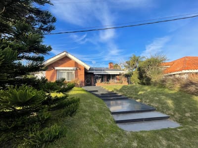 Casa en Venta y Alquiler, Mansa, Punta del Este, 4 Dormitorios.