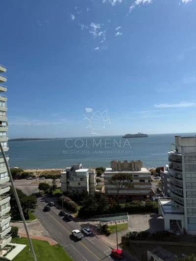 Apartamento  de 3 dormitorios en Edificio en parada 19 de la mansa.