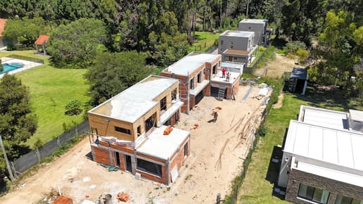 Modernas casas a estrenar en Parque Burnett