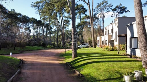 En venta en Pinares Punta del Este,  terreno ideal para inversión