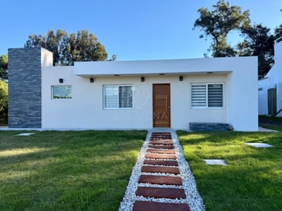 CASA A ESTRENAR! Conoce esta hermosa propiedad en VENTA, en la exclusiva playa TIO TOM!