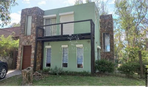 CASA PIEDRA EN VENTA A METROS DEL MAR