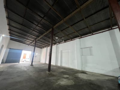 Se vende Galpón, ideal para Garaje, Deposito o Comercio. En pleno centro de la ciudad de San Carlos