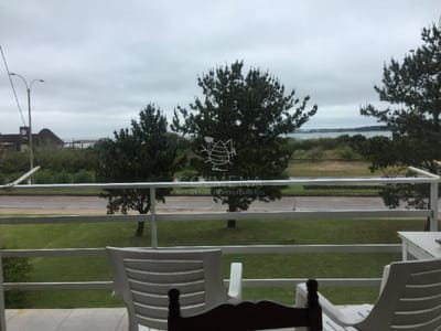 Apto de 2 dormitorios con vista a la mansa muy cerca del Hotel conrad y el Parador Posto 5.