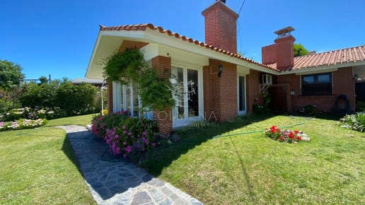 Encantadora casa en uno de los mejores puntos de la mansa!