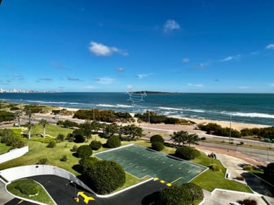 Alquiler temporario Apartamento 2 y medio dormitorios en Playa Mansa, Punta del Este