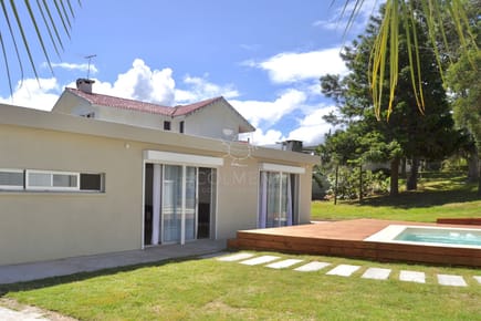 Punta del este, piscina climatizada,  2 dormitorios y 2 baños.
