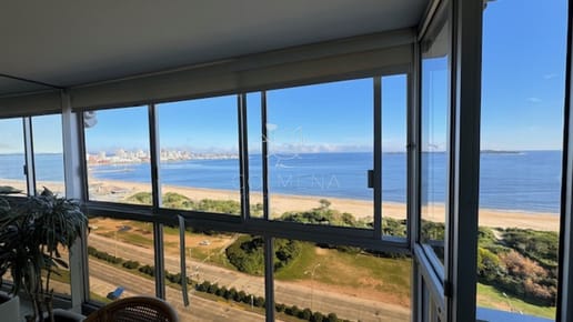Apartamento con excelente vista plena frente a playa mansa