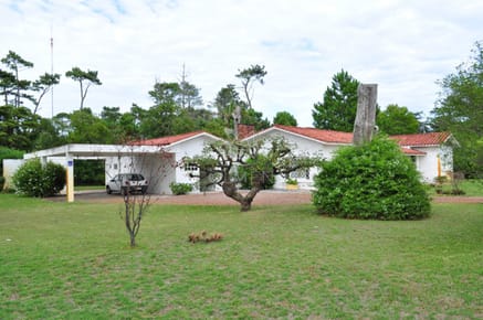 Casa ubicada en Cantegril con lindo terreno