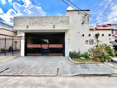 CASA EN VENTA CON 3 DORMITORIOS - AV SAN AURELIO