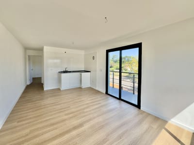 Alquiler anual apartamento a estrenar 1 dormitorio con cochera Maldonado