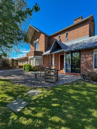 Alquiler en Solymar Sur | Casa con piscina climatizada, barbacoa y departamento independiente