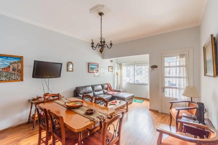 VENTA EN TRES CRUCES, CASA CON GARAGE IDEAL PARA EMPRESA O FAMILIA NUMEROSA
